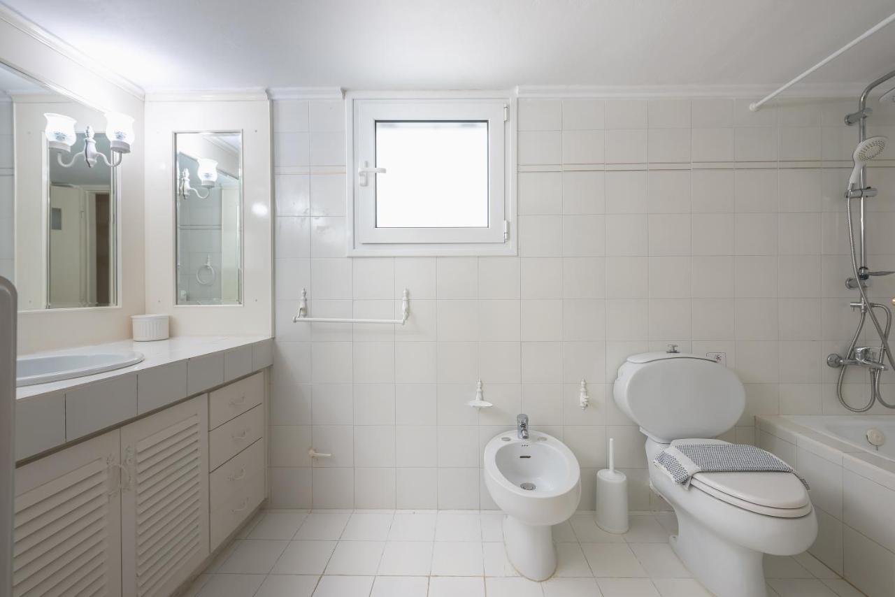 Lovely & Spacious 2-Bedroom Rental Unit In Glifada Atenas Exterior foto