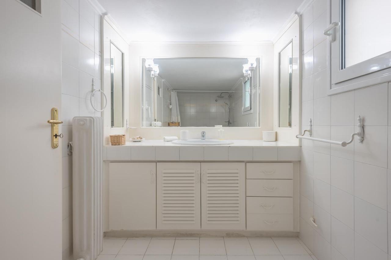 Lovely & Spacious 2-Bedroom Rental Unit In Glifada Atenas Exterior foto